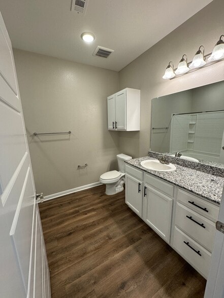 Building Photo - 450 Houston Ridge Dr