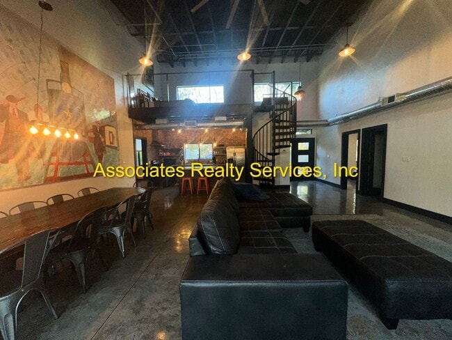 Building Photo - Modern Industrial 2Bed/2Bath Plus Loft in NW Gainesville