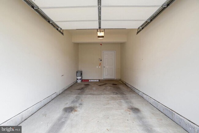 Building Photo - 7871 Rolling Woods Ct