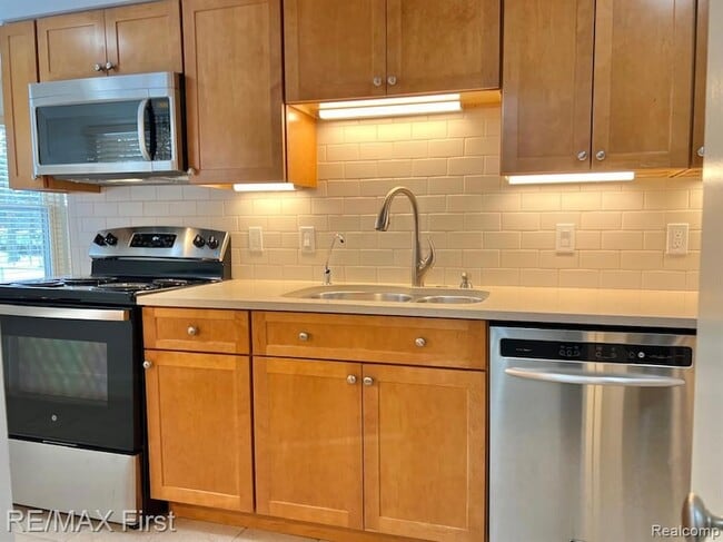 Building Photo - 4516 Robinwood Ave