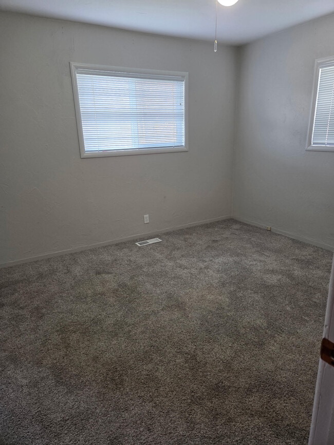 Building Photo - 300 E Lake St