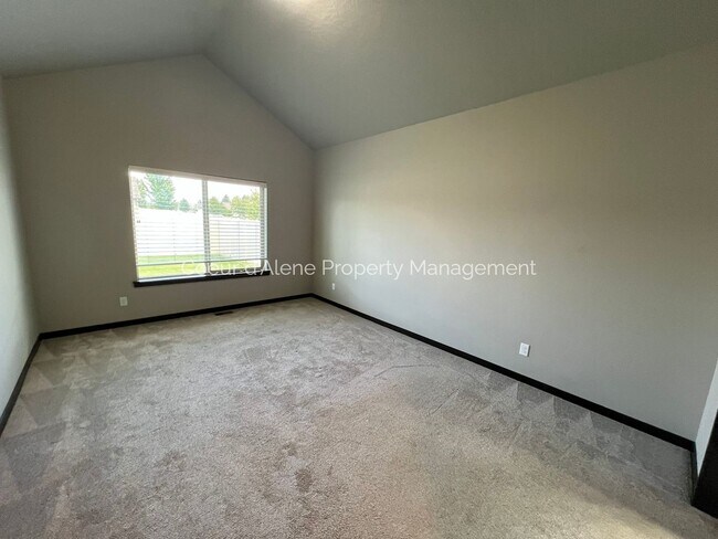 Building Photo - 4025 W Homeward Bound Blvd