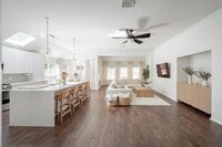 Building Photo - 11 E Sienna Pl