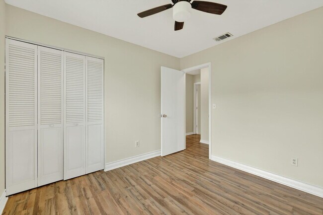 Building Photo - 2252 SE Aneci St