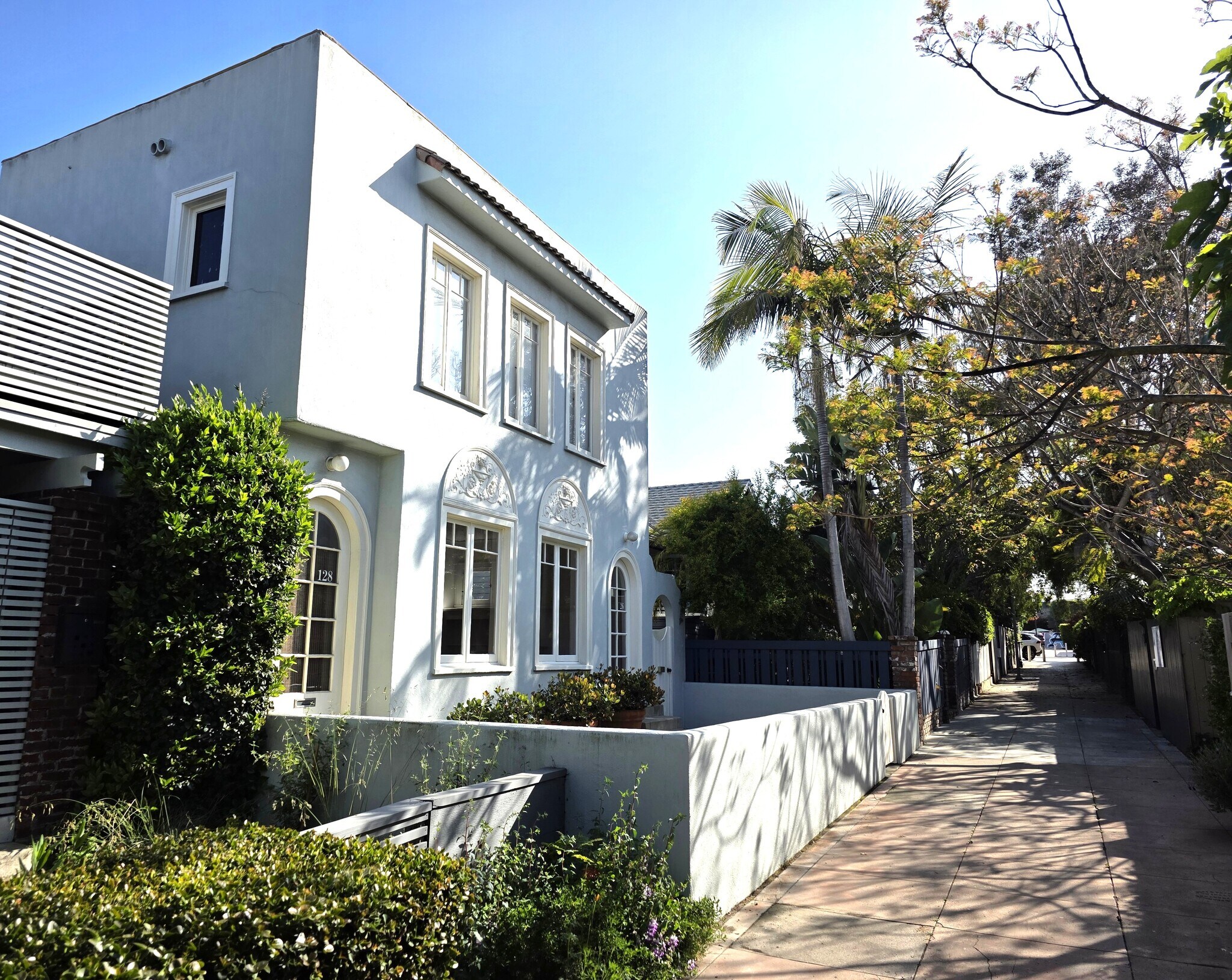 Building Photo - 124 Breeze Ave