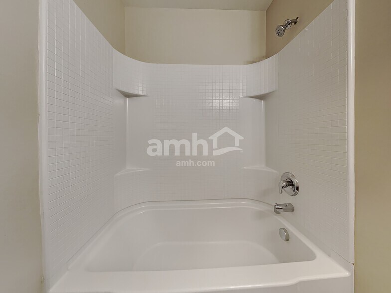 Building Photo - 504 Greywood Ln