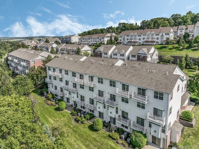 Building Photo - 1115 Balsam Dr