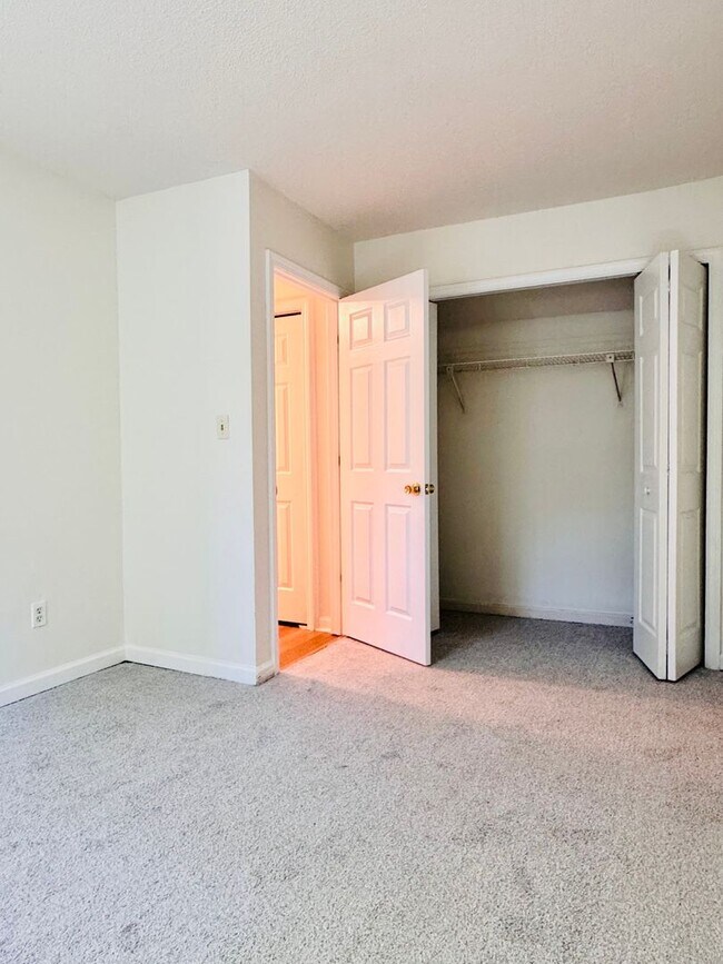 Building Photo - Charming & Spacious 3-Bedroom Home Just Mi...