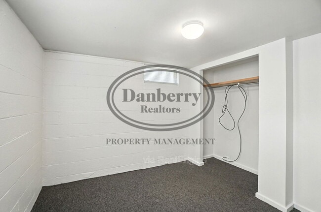 Building Photo - 1126 Searles Rd