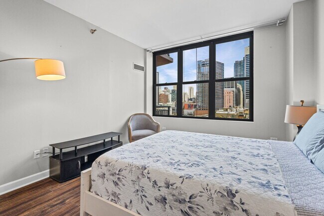 Building Photo - 330 N Jefferson St