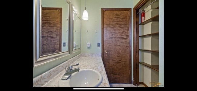 Building Photo - 3 Bedroom, 3 Bathroom Home for Rent