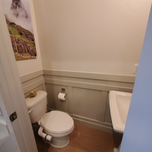 1/2 Bathroom - 261 E Ellen Ln