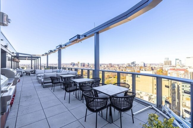 Building Photo - 55 Lagrange St