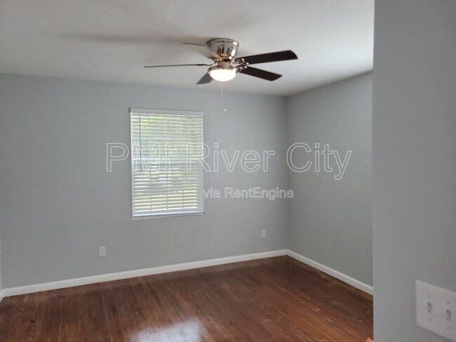 Building Photo - 1356 River Hills Cir E