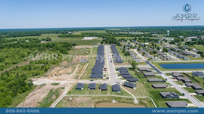 Building Photo - New 3 Bedroom Townhome In Duenweg!