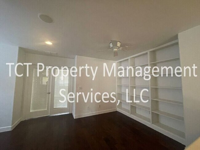 Building Photo - Updated Dual Primary Suite in Great Location!