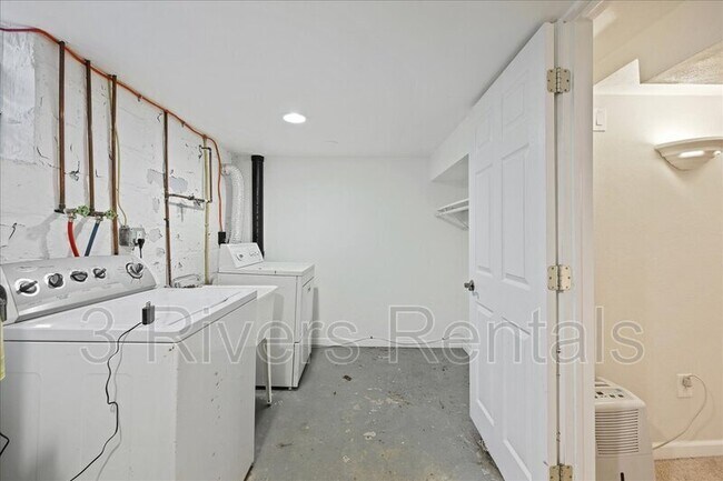 Building Photo - 1339 Rutherford Ave