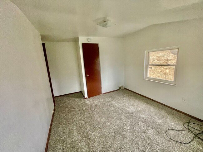Building Photo - 445-447 Idlewood Road