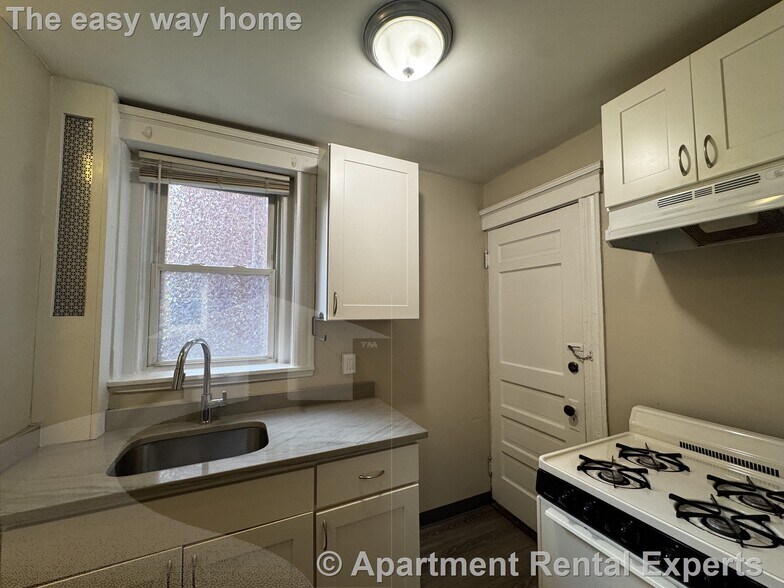 Building Photo - 6 Craigie Cir