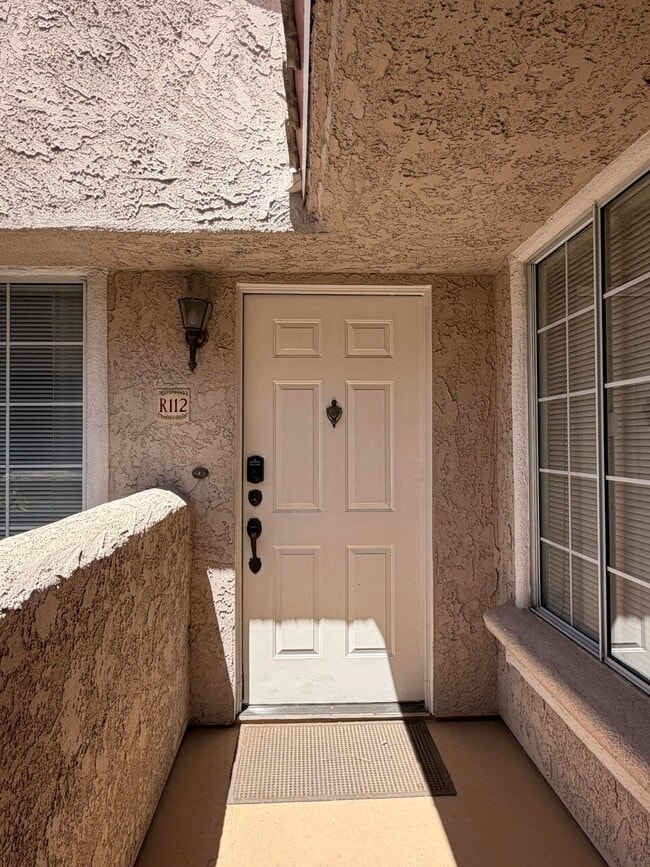 Building Photo - 505 S Farrell Dr