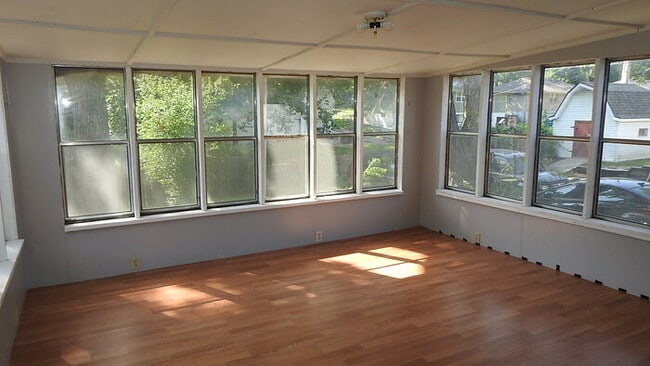 Building Photo - Beautiful 4-bedroom, 2 full baths home located in Independence, MO.