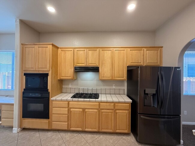 Building Photo - 4-bedroom single story in Sylvan School District!
