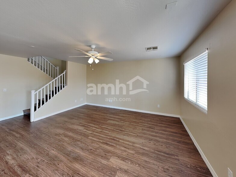 Building Photo - 11229 W Mariposa Dr