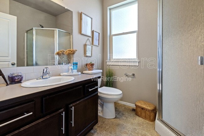 Building Photo - 5 SW Roosevelt Ave