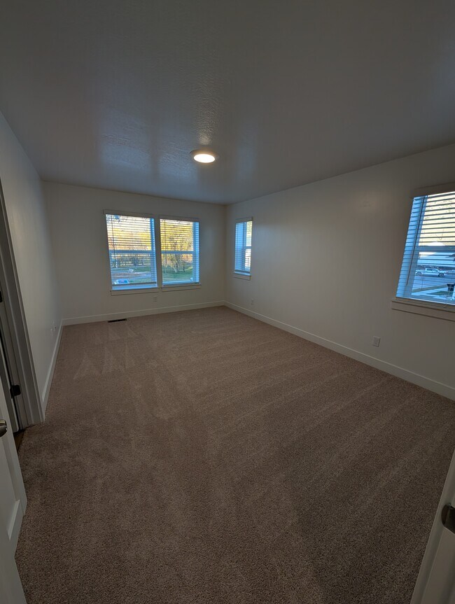 Building Photo - 258 W 925 N