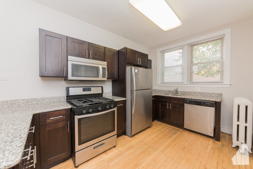 Building Photo - 7440 N Artesian Ave