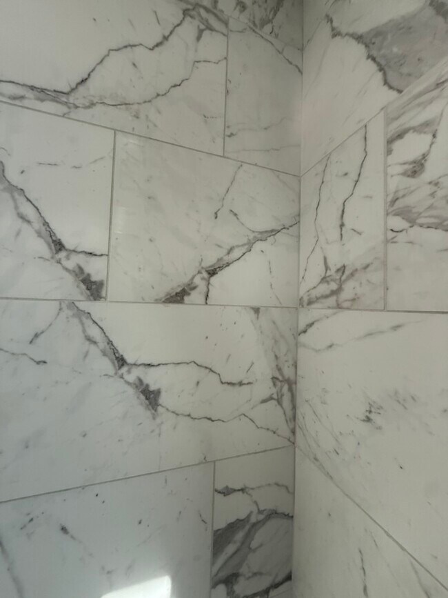 Building Photo - 8507 Croydon Ave