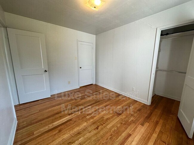 Building Photo - 206 E Myrtle Dr