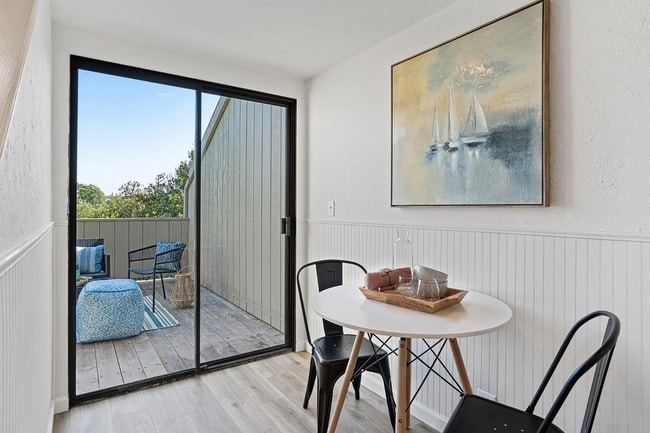 Building Photo - Unit 17