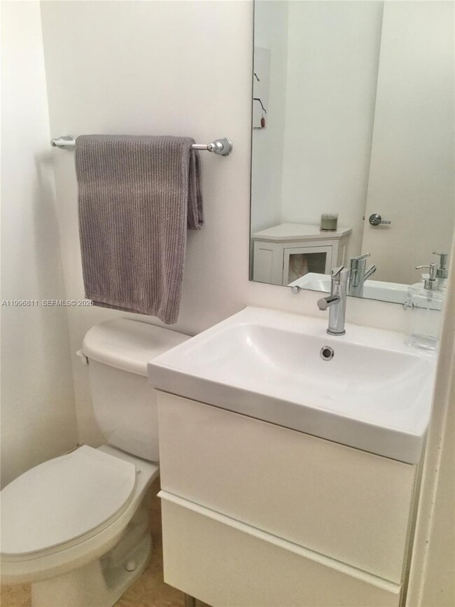 Building Photo - 601 NE 36th St