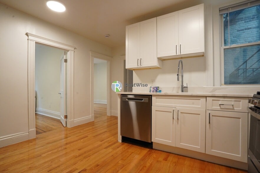 Building Photo - 6 Camelot Ct