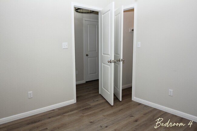 Building Photo - 6032 Genova Pl