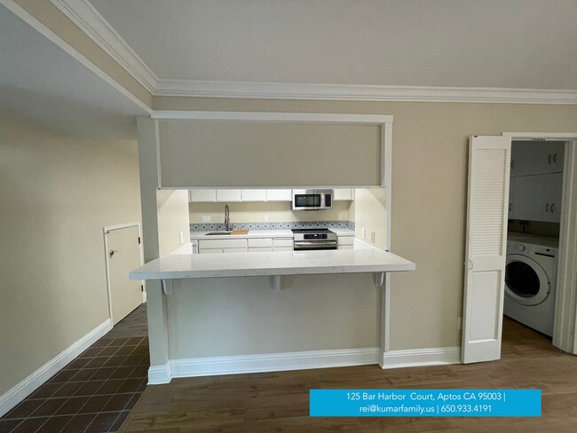 kitchen breakfast bar - 125 Bar Harbor Ct