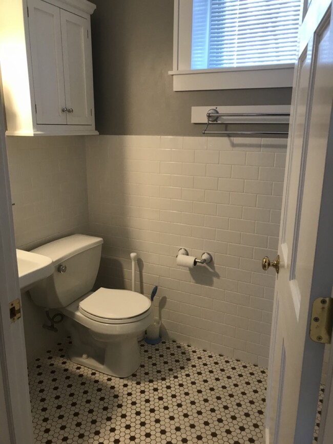 Bathroom - 313 E Davenport St