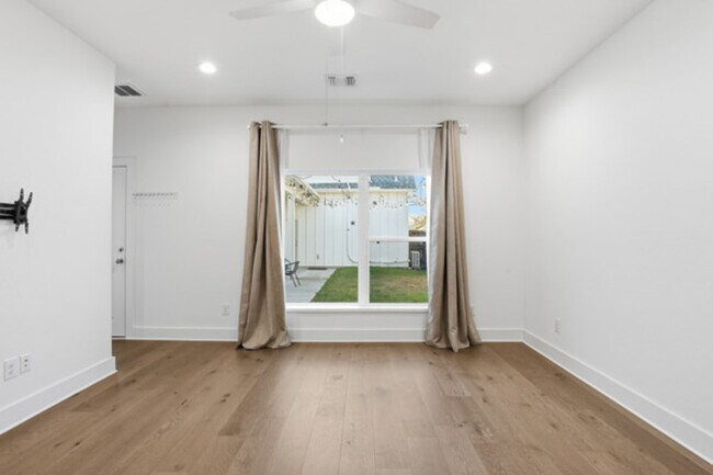 Building Photo - 2825 Townsend Dr