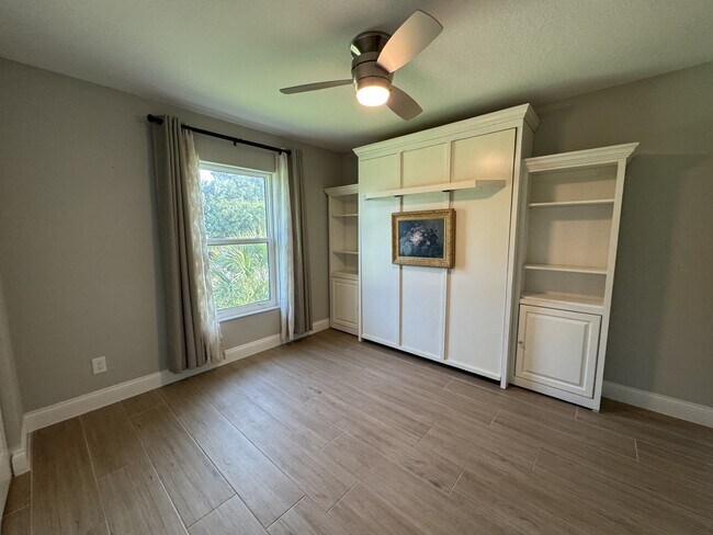 Building Photo - 4310 Zenith Rd