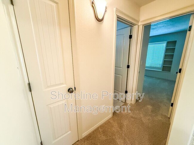 Building Photo - 2328 E Satterfield St