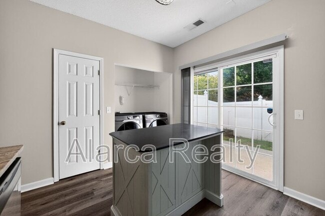 Building Photo - 2817 Summergrove Ct