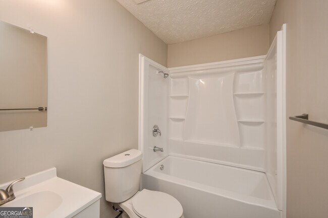 Building Photo - 6096 Creekford Dr