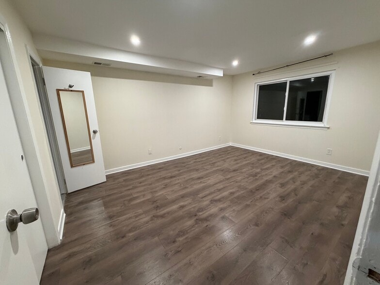 Building Photo - 60 College Dr
