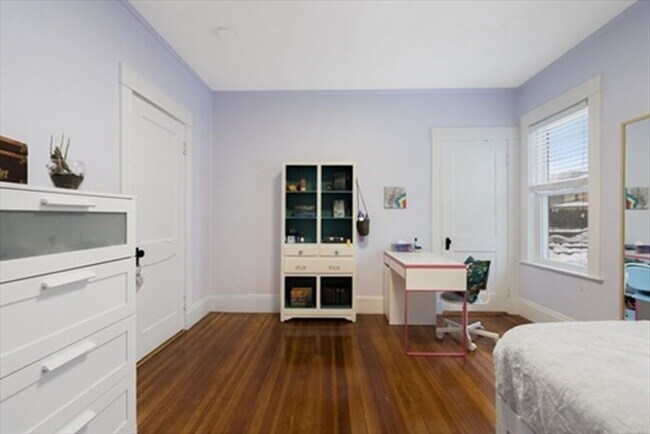 Building Photo - Parking - Free Laundry - Deck - Yard