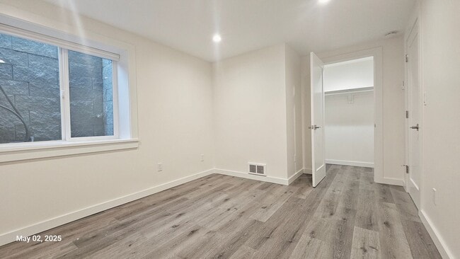 Building Photo - 3 Bed, 2 Bath Apartment in Prime Roosevelt...