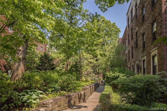 Building Photo - 64 Sagamore Rd