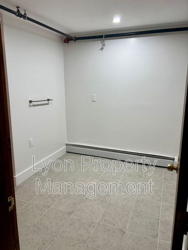 Building Photo - 262 Illinois St