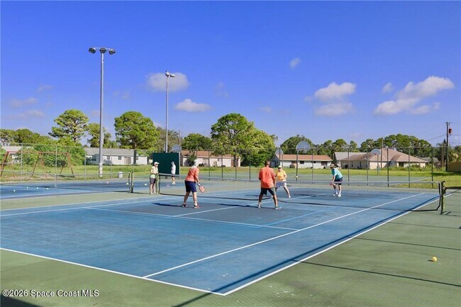 Building Photo - 866 Gilbert St