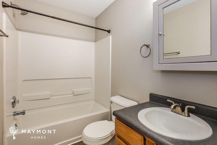 Building Photo - 824 Olmsted Dr